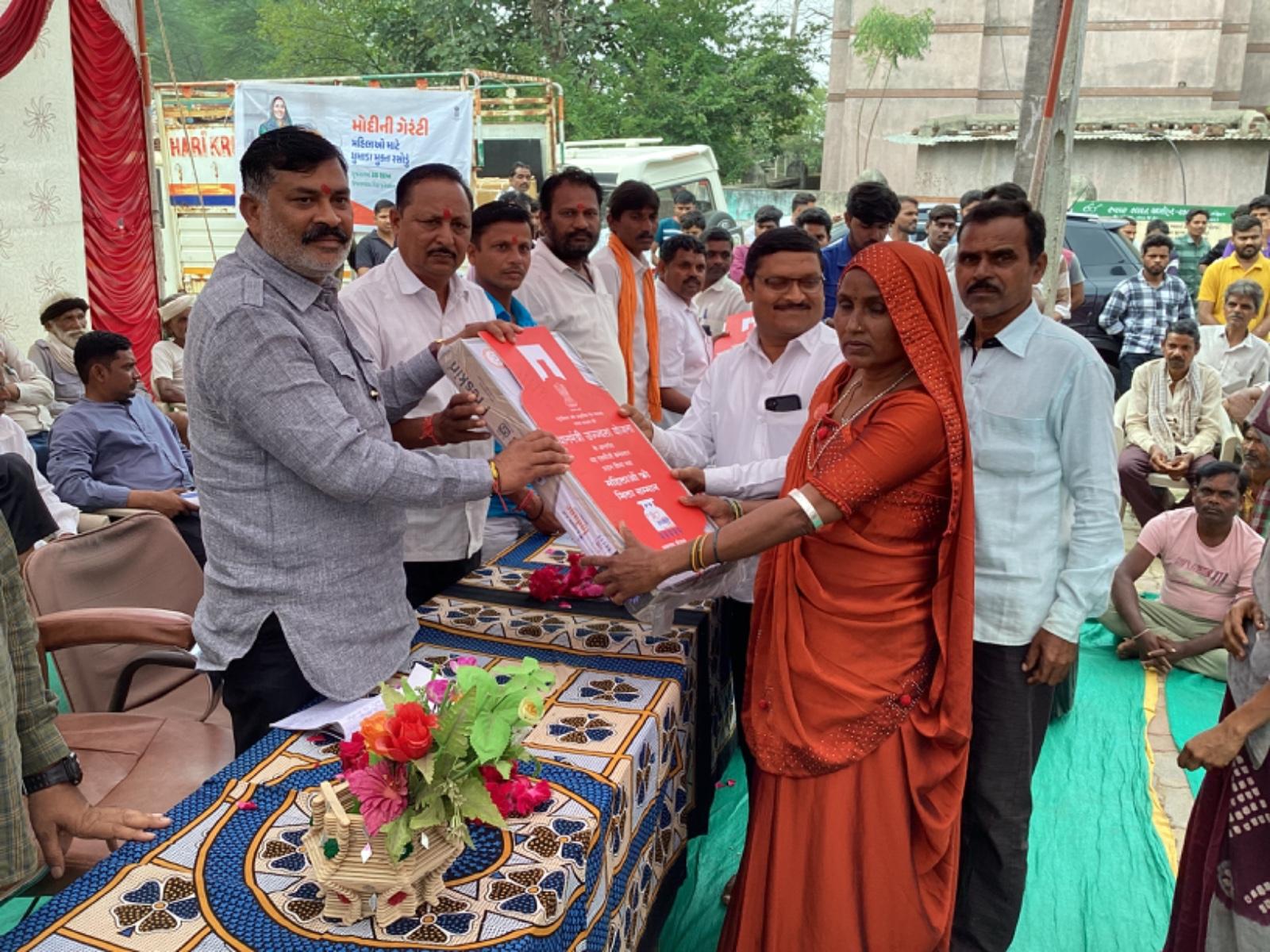 Arrival of Bharat Sankalp Yatra Rath developed at Majigam of Jetpurpawi Taluk