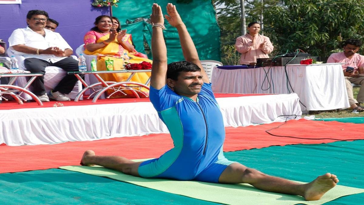 A Surya Namaskar competition program was held in the presence of the MLA at Police Parade Ground Khutalia, Chotaudepur.