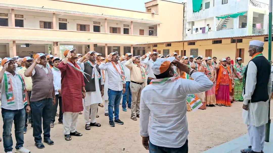 Chotaudepur: 139th foundation day of Congress celebrated by Congolese leaders, Congress flag hoisted