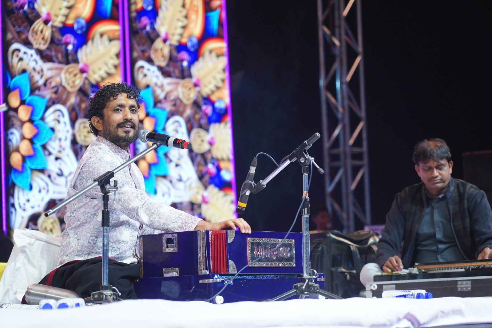 On the fourth day of Panchmahotsav, folk poet and singer Rajbha Gadhvi presented a musical evening