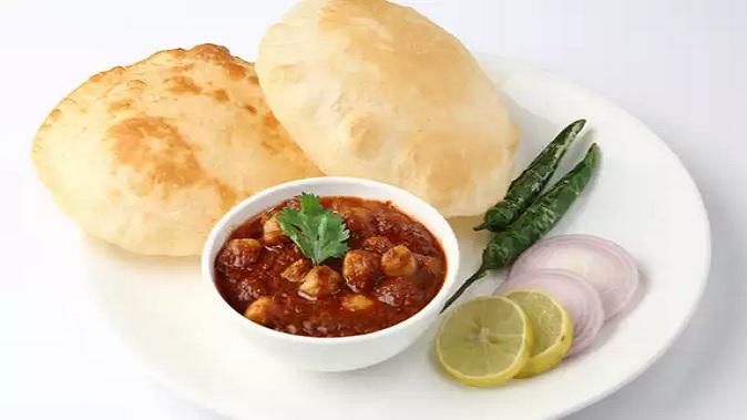 Make Chole-Bhatura for breakfast on New Year's Day, know the easy way to make it