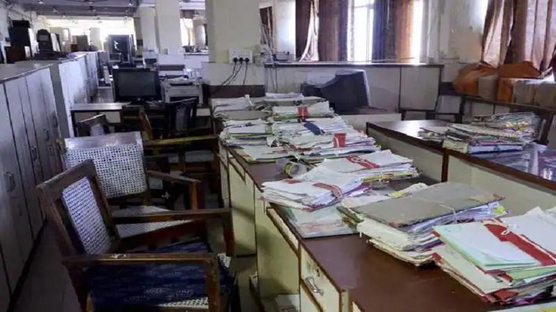 Police presented a voluminous 3431-page charge sheet in the court in the fake government office scam of the irrigation department in Bodeli.