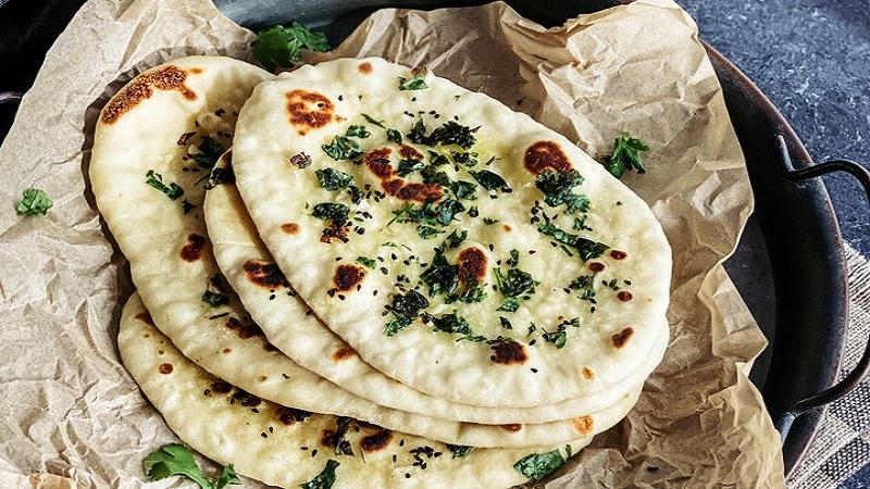 If you want to make delicious hotel-like naan at home, then this soon-to-be-noted recipe will be praised by people for its taste.