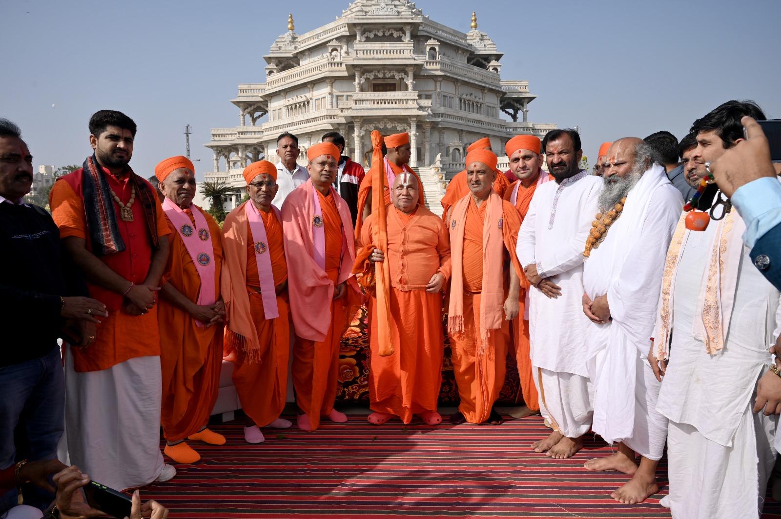 Vishwa Shanti Center Sri Muktjivan Swami Baba Smriti Mandir, Ghodasar Anant Sri Vibhushit Jagatguru Swami Sri Ramabhadracharyaji Maharaj greeting visit...