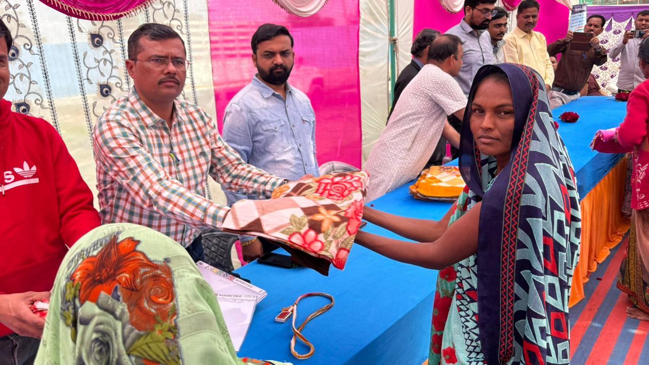 Char Bhuja Charitable Trust Chotaudepur organized blanket distribution program at Panwad Mahadev Mandir