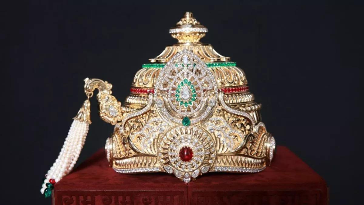 Surat diamond merchant donates Rs 11 crore tiara to Ramlalla, studded with diamonds and gold