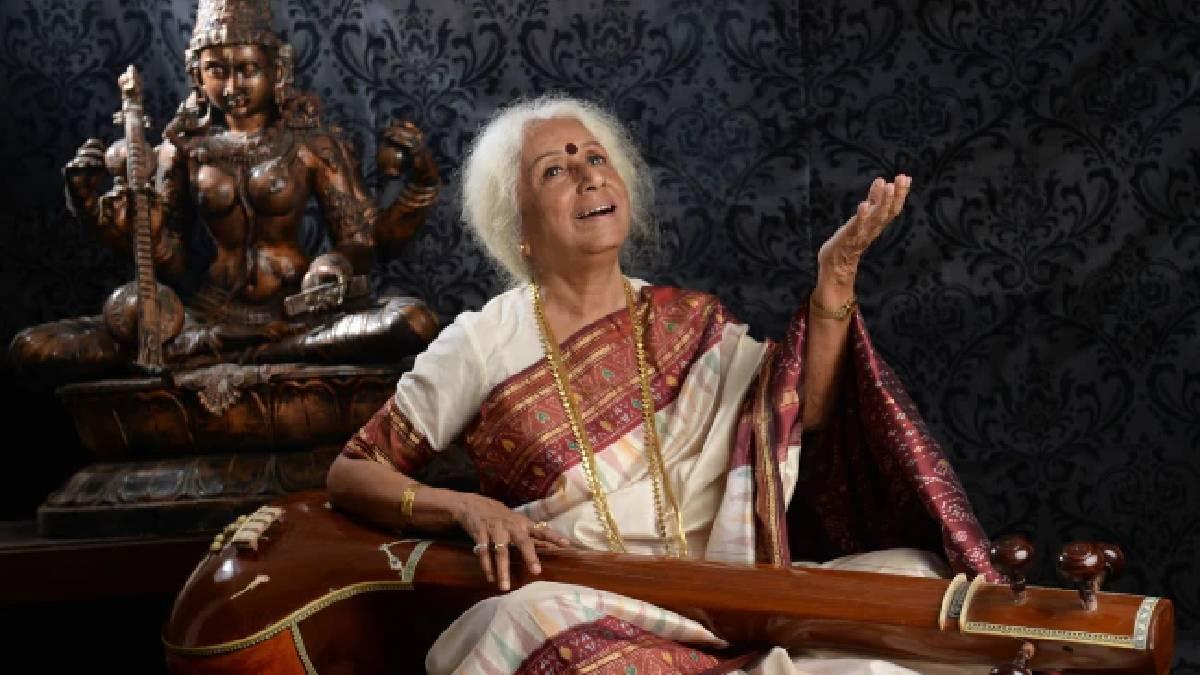 Famous classical singer Prabha Atre breathed her last at the age of 92, all three were honored with the Padma award.