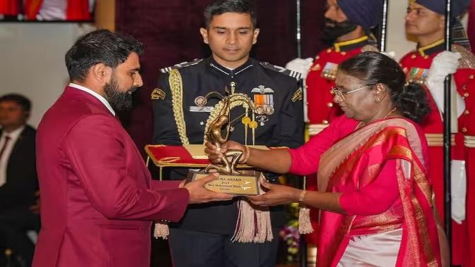 Arjun Award given by President Murmu to Mohammed Shami who took so many wickets in the World Cup