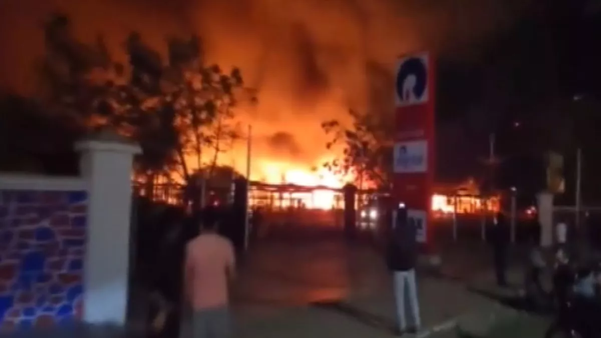 A massive fire broke out at Reliance Mall in Moti Khawadi, Jamnagar, no casualty