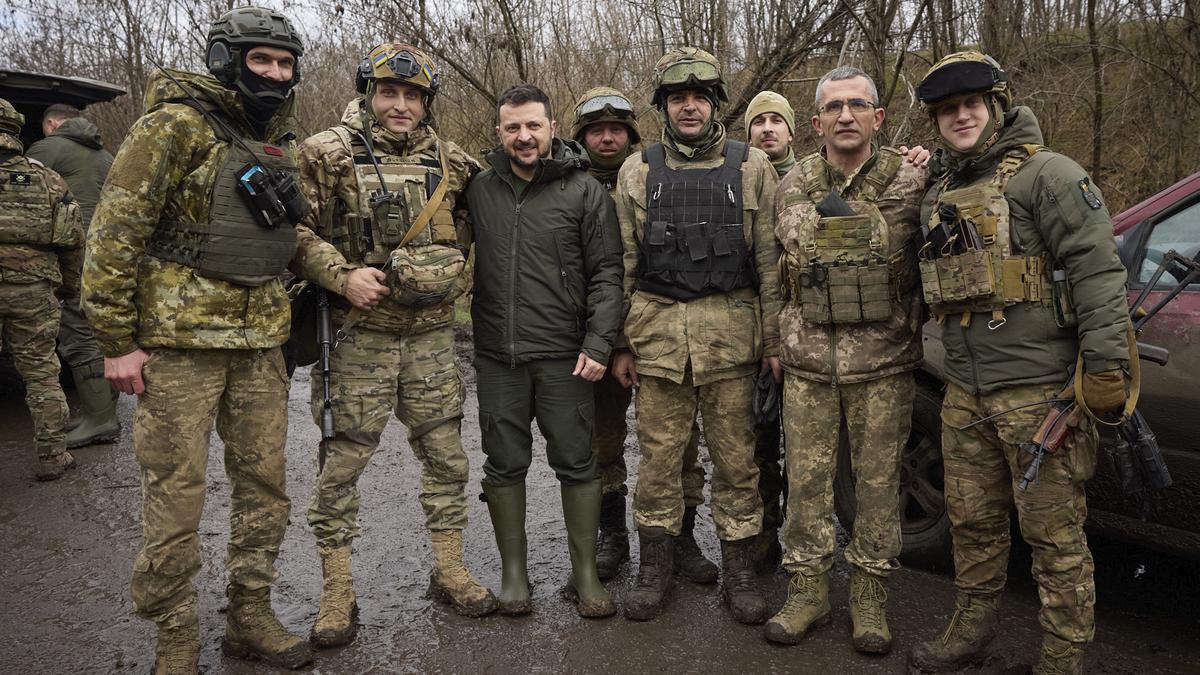 Ukraine's army suspended in the middle of the war, what is the dispute with the President of Zalujni, who is called the hero of the people?