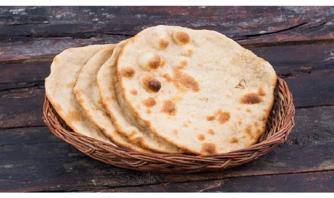 If you are throwing a party on New Year, make tandoori roti with these tips to enhance the taste of eating.