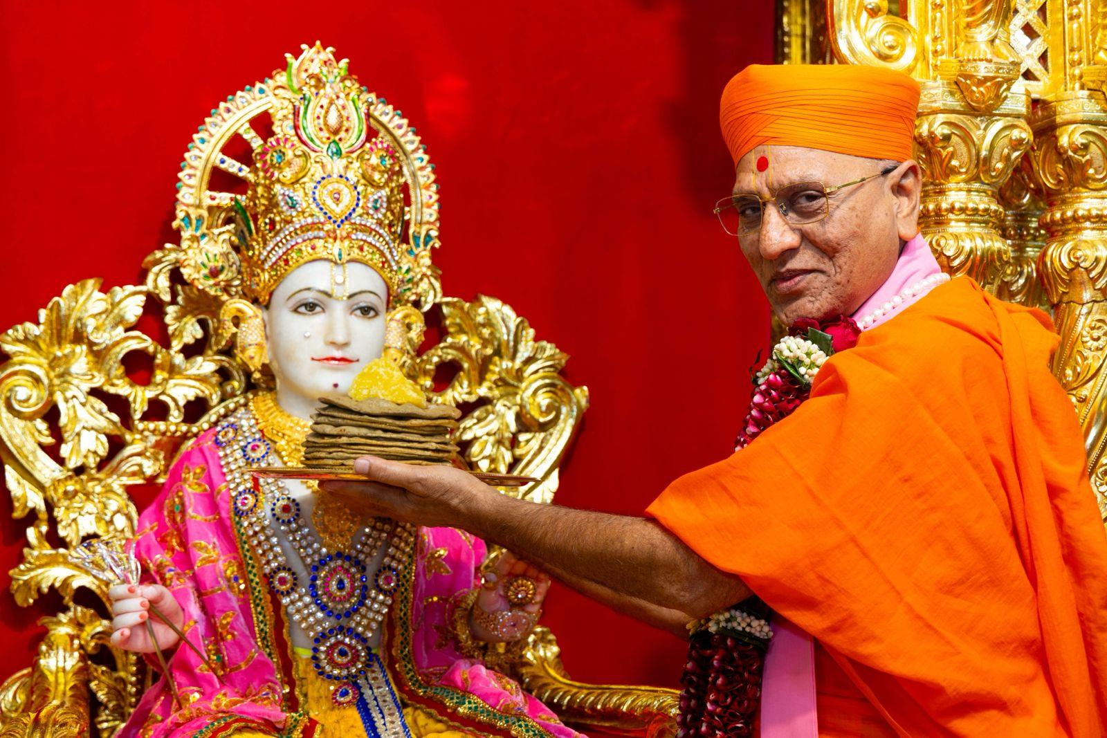 Swaminarayan Temple celebrated Shakotsava under the chairmanship of Acharya Gnanamahoddhi Jitendriyapriyadasji