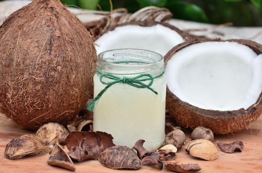 Raw coconut is a boon for health, eating it will give you many benefits and also reduce your weight.