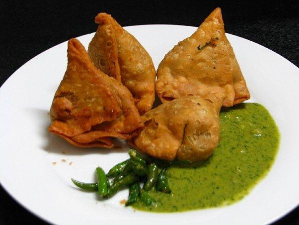 Chutney chhole will be delicious with hot samosas in cold season, follow this recipe